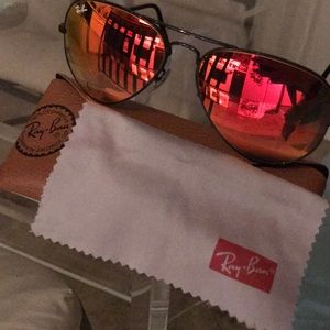 Ray van women’s aviators size small